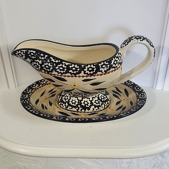 Black and white temptations old world 9 oz gravy boat - Picture 3 of 6